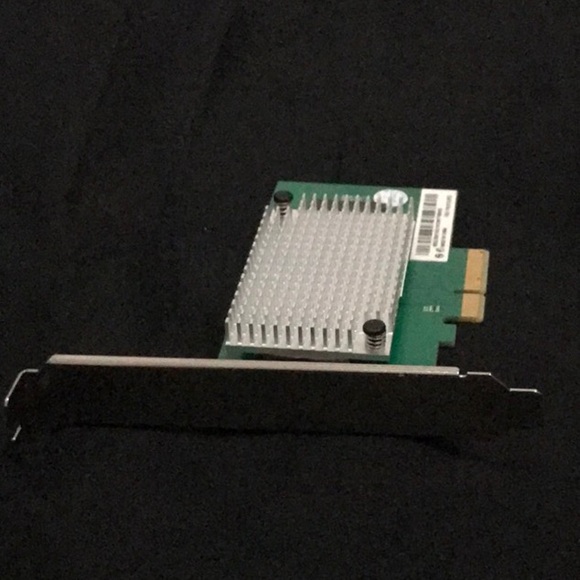 Lenovo M.2 SSD to pcie x4 adapter with 256GB SSD and heat sink - Picture 2 of 5